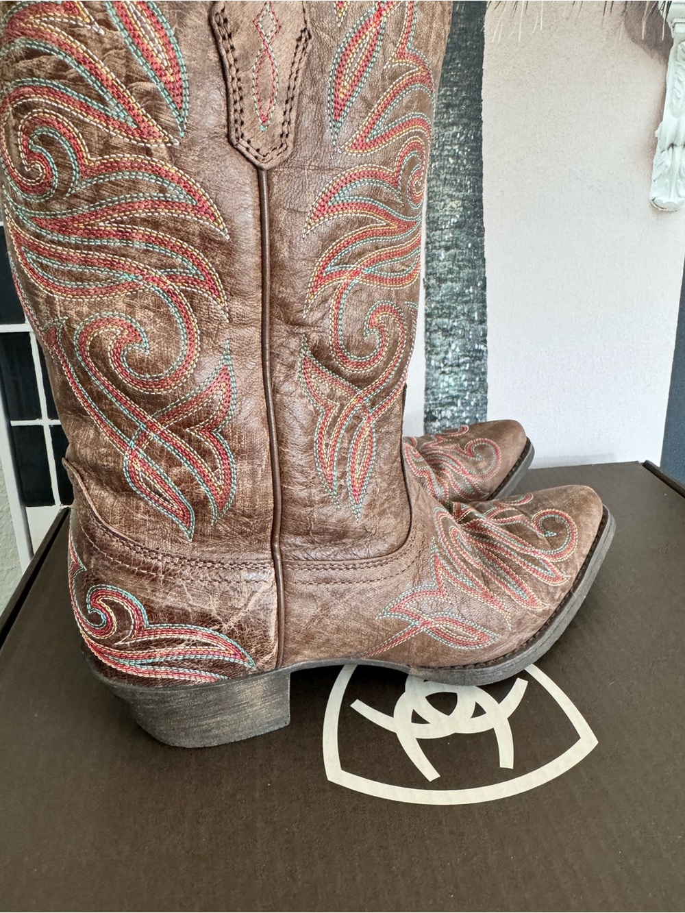 Ariat Brown Western Embroidered Cowgirl Boots like new size 7 - Picture 3 of 5
